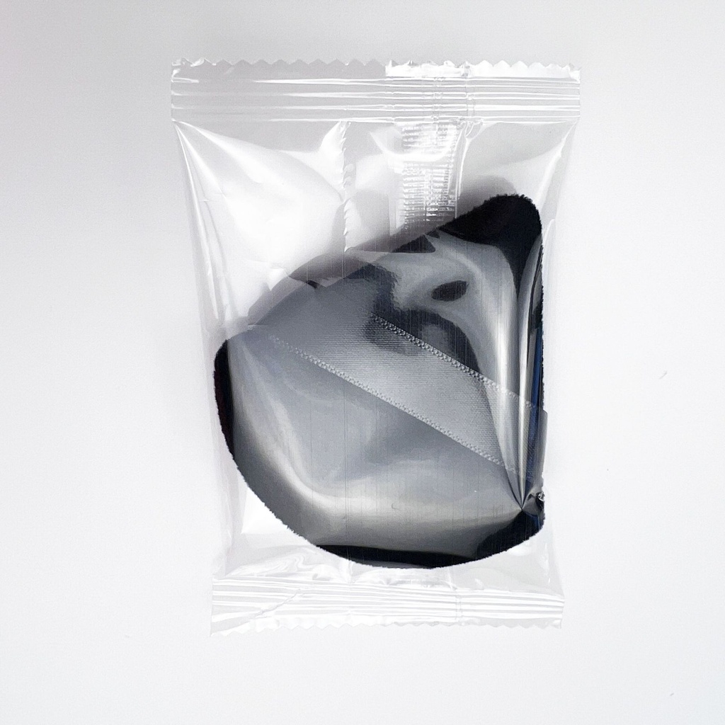 Mini esponja de maquillaje de terciopelo triangular. (NEGRO)